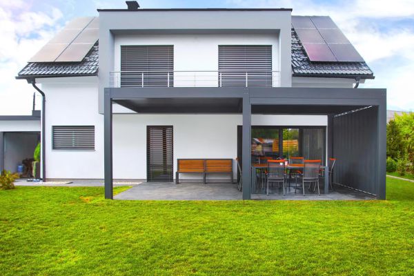 Detajl zasnove fiksne pergole, ki omogoča maksimalno funkcionalnost in estetski videz.