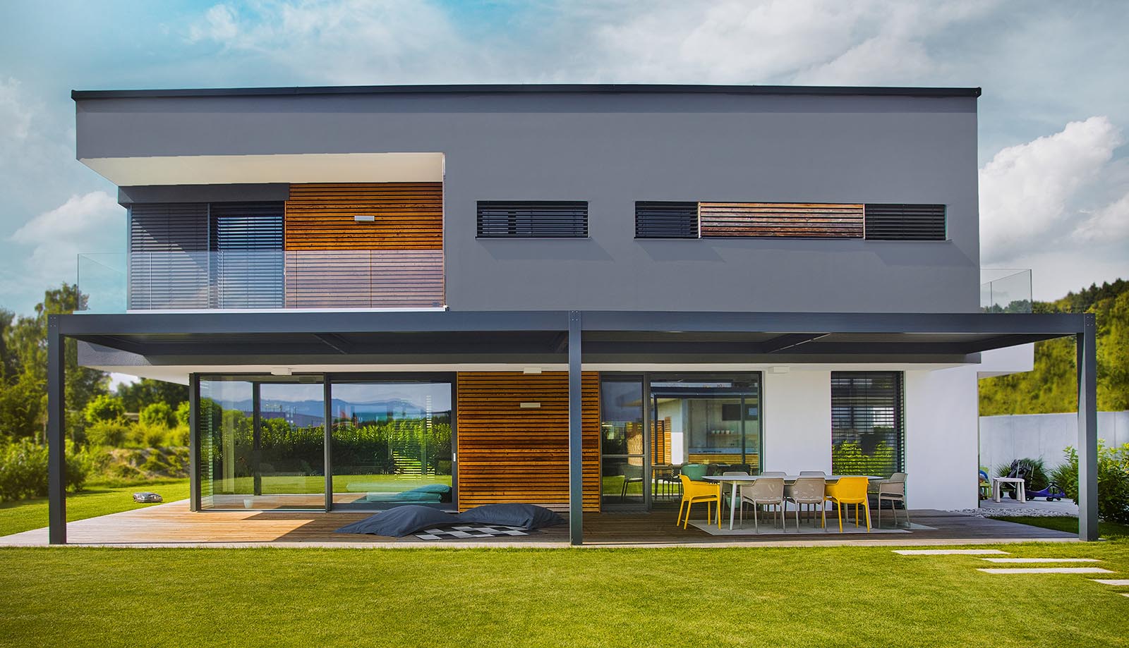 Fiksne pergole Misteral – elegantna in funkcionalna zaščita na prostem, ki se prilagodi vašim potrebam